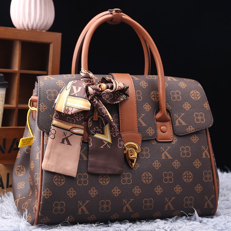 Luxury Bags Trend 2025 - Light luxury brand women's bag 2025
