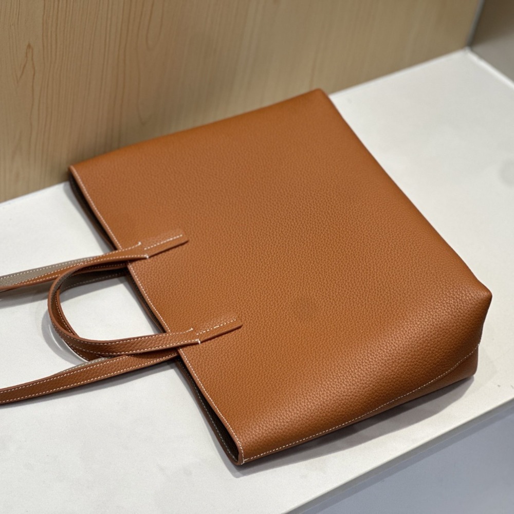 Inside and Outside Contrasting - Quiet Luxury Bags Tote review and price