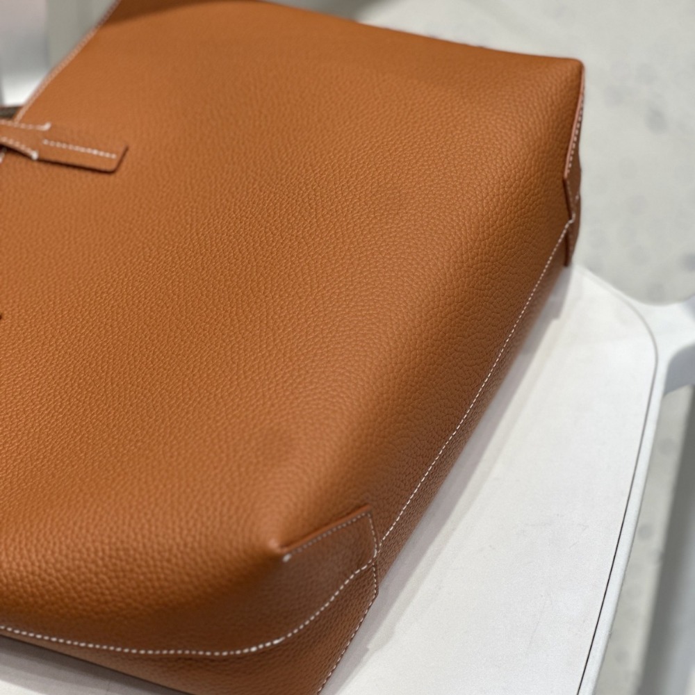 Inside and Outside Contrasting - Quiet Luxury Bags Tote review and price